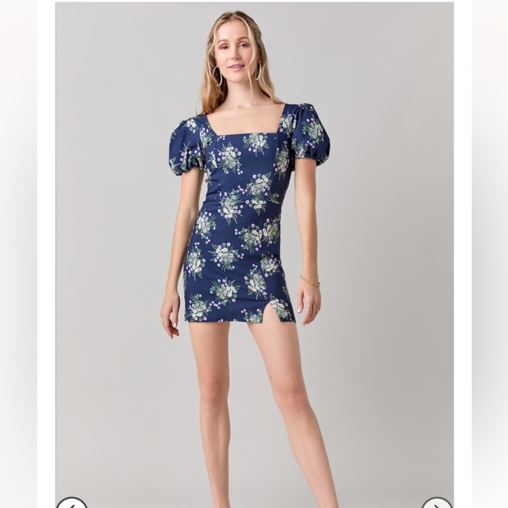 ‼️SALE‼️Francesca’s floral dress